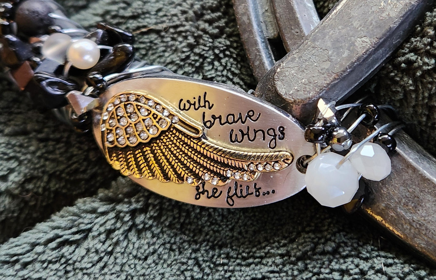 Two hearts beaded Horseshoe "Brave Wings"